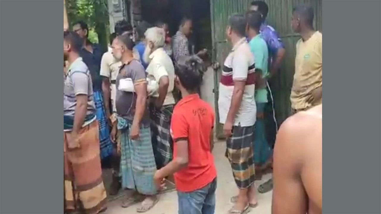 মহেশপুরে সার নিতে গিয়ে দুই কৃষক আহত