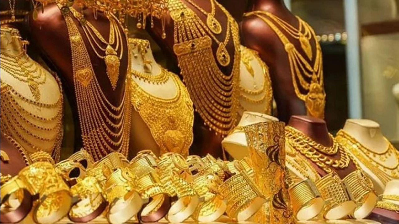 সোনার দামে বড় পতন