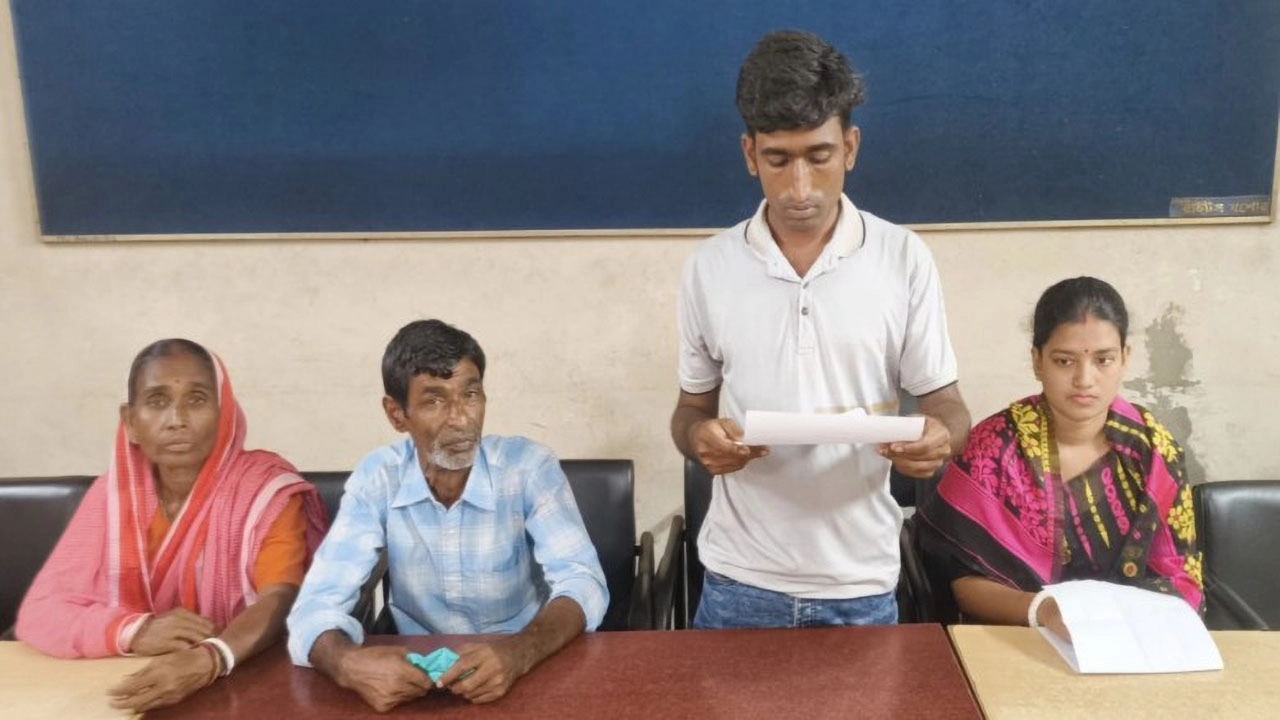 বসতভিটা থেকে উচ্ছেদের অভিযোগে সংবাদ সম্মেলনে ন্যায়বিচার দাবি