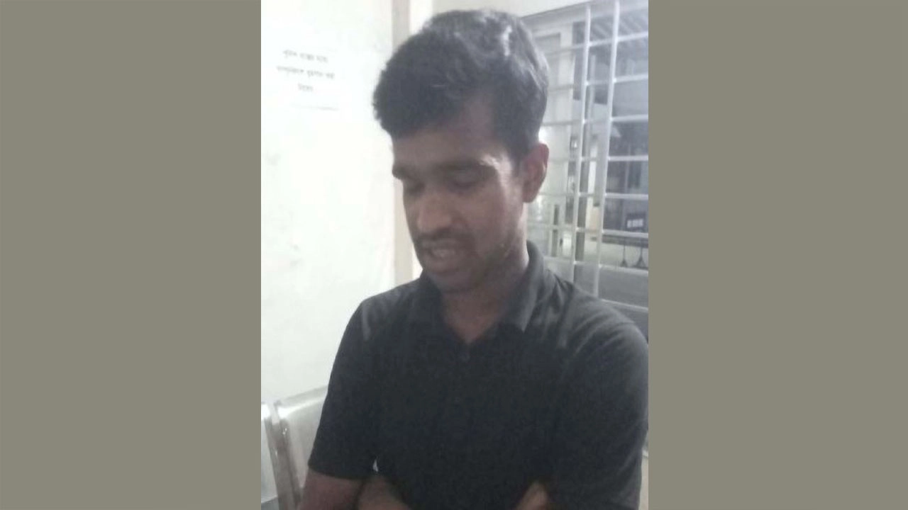 যশোর জেনারেল হাসপাতালে দালাল চক্রের সন্দেহে একজন আটক