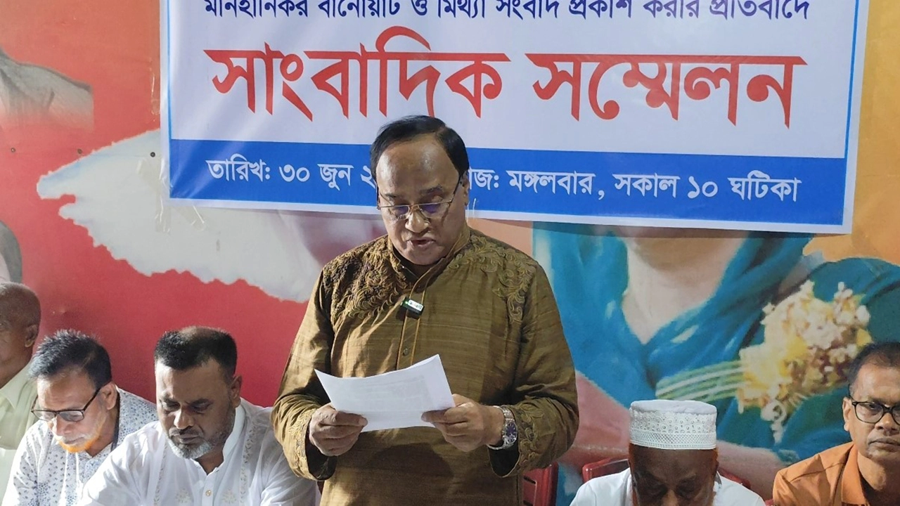 মিথ্যা ও মানহানিকর সংবাদ প্রকাশের অভিযোগে জীবননগরে বিএনপি সভাপতির সংবাদ সম্মেলন