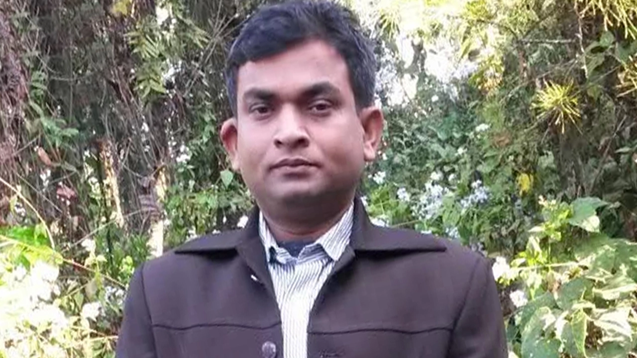 সাময়িক বরখাস্তের পরও বিদ্যালয়ে দায়িত্ব পালন করছেন শিক্ষক জহুরুল!