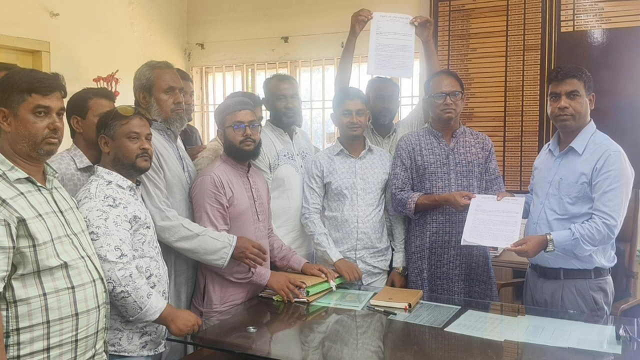 যাদুকাটা, রক্তি ও পাটলাই নদীতে অতিরিক্ত টোল আদায়ের অভিযোগ, ব্যবসায়ীদের স্মারকলিপি