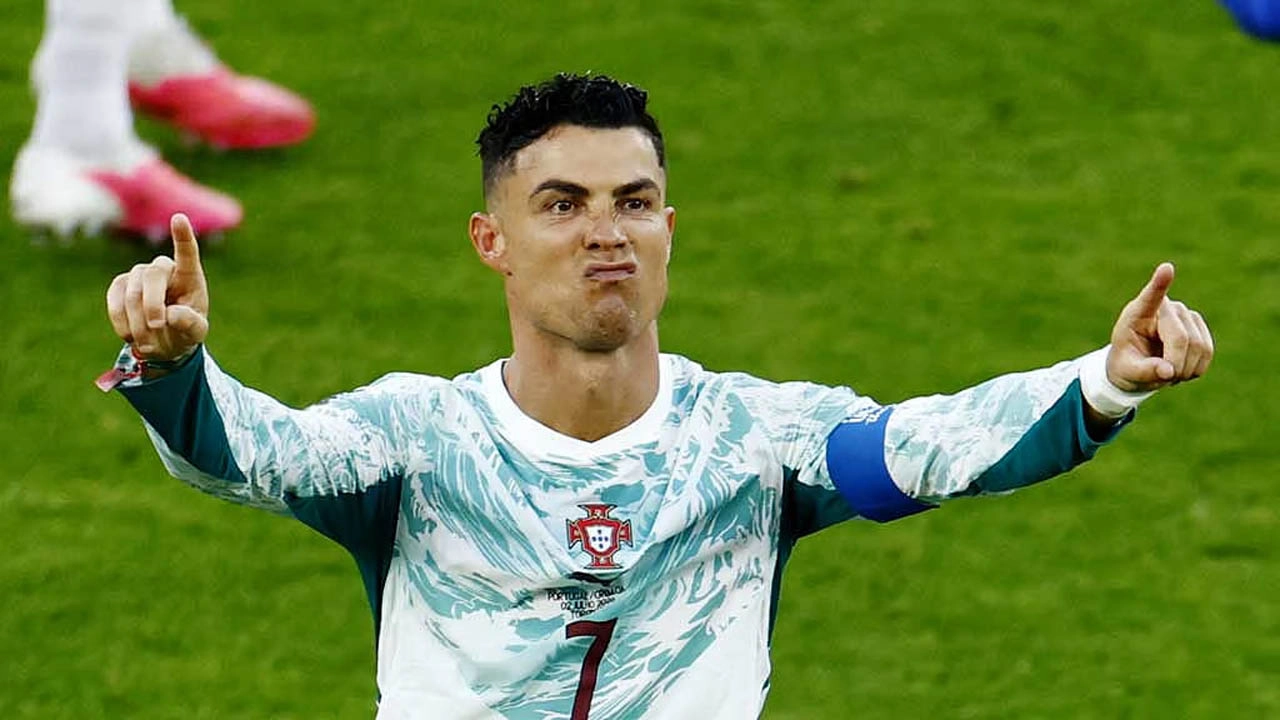রেকর্ড ভাঙার ম্যাচে পর্তুগালকে ফেরালেন সমতায় ফেরালেন রোনালদো। ছবি : ইন্টারনেট