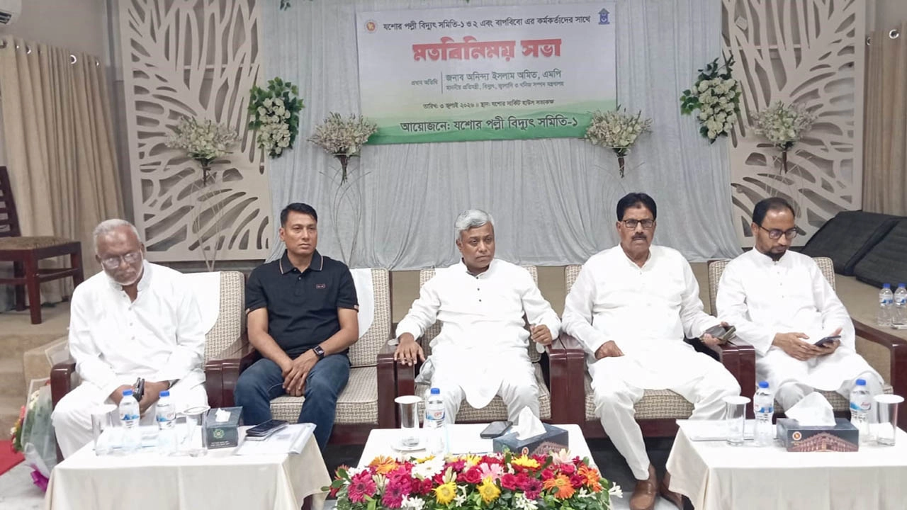 যখনই সুযোগ হবে তখনই ধাপে ধাপে জ্বালানির দাম কমিয়ে স্বস্তিতে আনা হবে : জ্বালানি প্রতিমন্ত্রী