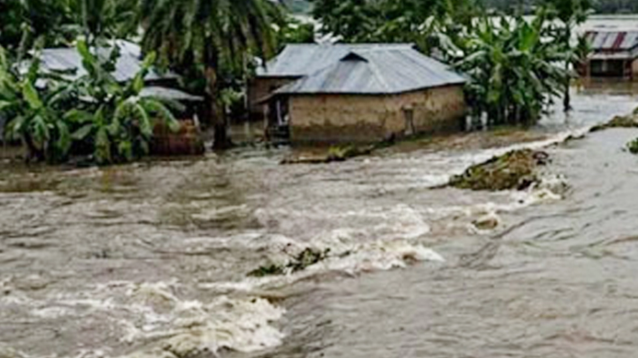 জুলাই-আগস্টে বাড়ছে বন্যার ঝুঁকি