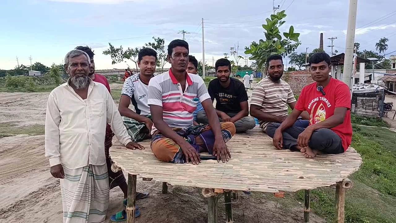 মাছখোলা বাজারে বসার স্থান নির্মাণে মাসুদ-সোহাগের উদ্যোগ