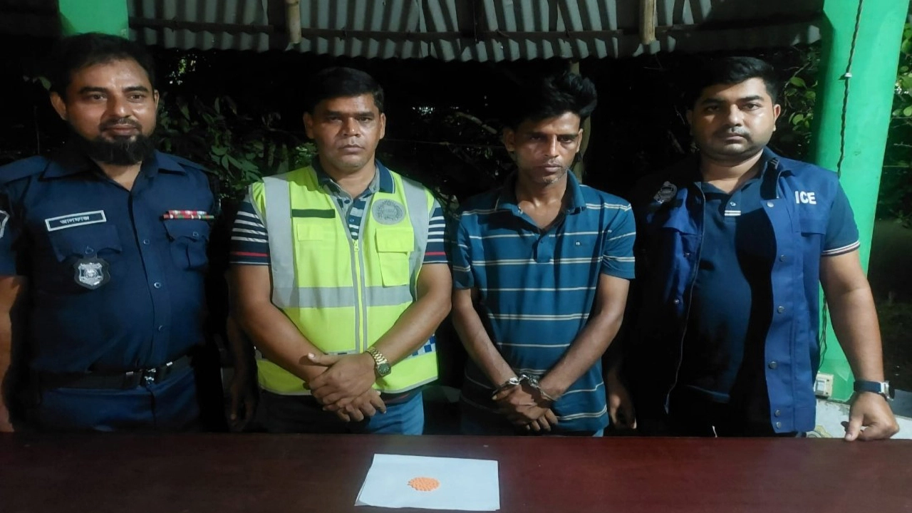 মণিরামপুরে মদ ও ইয়াবাসহ আটক ২