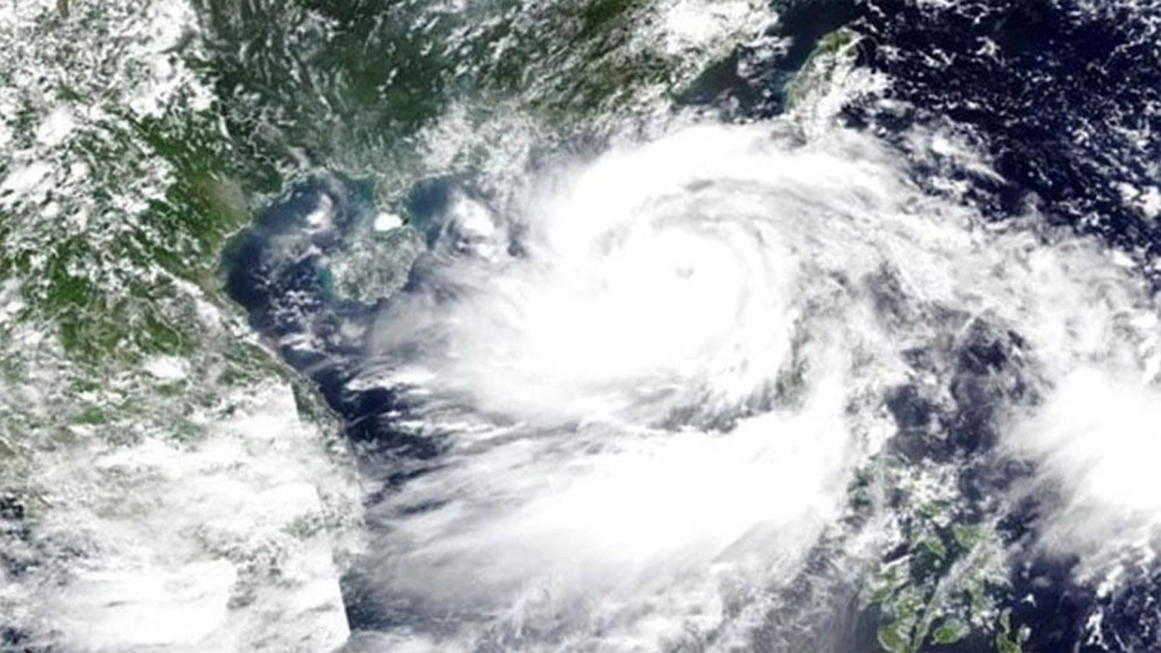 সোমবার গুয়ামে আঘাত হানবে সুপার টাইফুন বাভি
