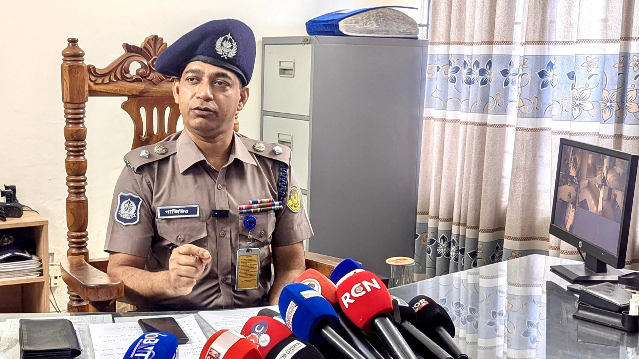 রিকশাচালককে মারধর ও ছিনতাই: কিশোর গ্যাংয়ের ৬ সদস্য গ্রেপ্তার