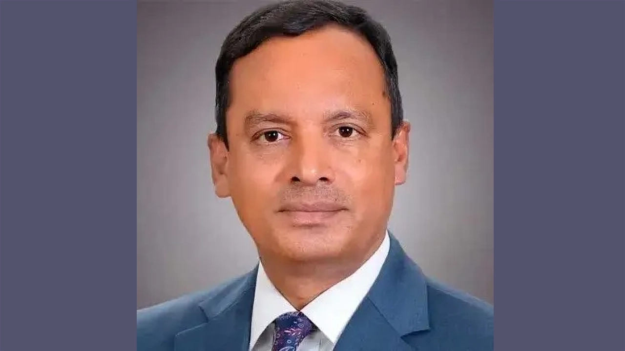 অ্যাটর্নি জেনারেলকে হুমকি : চার ডেপুটি অ্যাটর্নি জেনারেলকে শোকজ