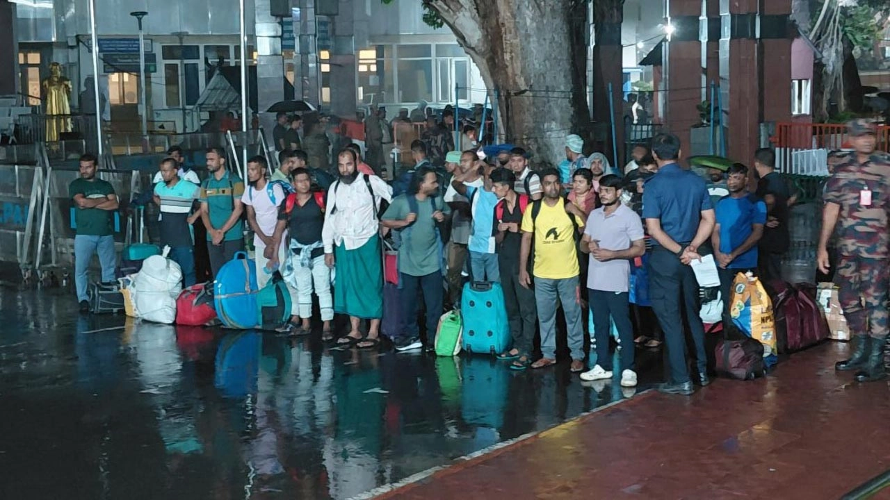 কারাভোগ শেষে ভারত থেকে দেশে ফিরলেন ৫০ বাংলাদেশি