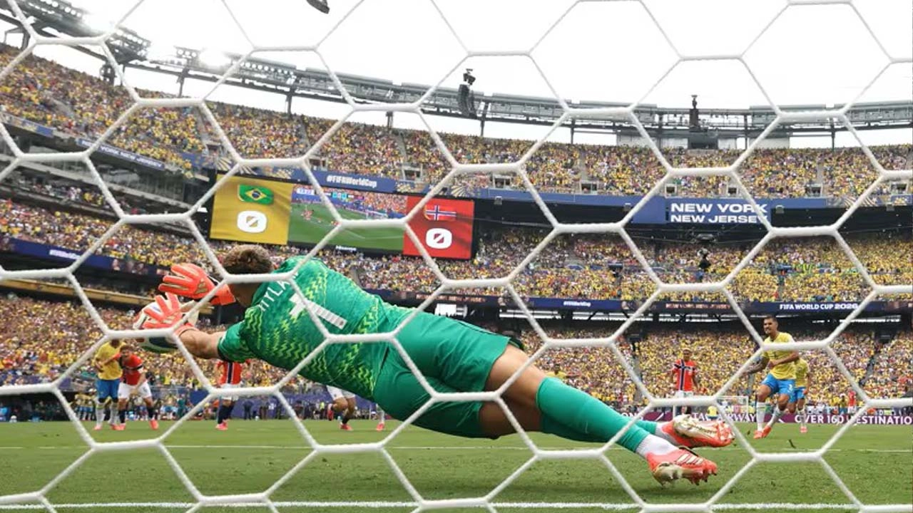 নিল্যান্ডের জাদুকরী সেভ, ১৪ মিনিটে পেনাল্টি মিসের হতাশায় পুড়ল ব্রাজিল