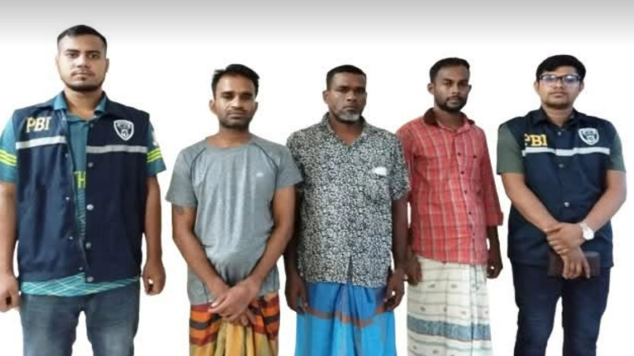 যশোরে ব্যবসায়ীকে ফাঁদে ফেলে দুই লাখ আত্মসাৎ, পিবিআইয়ের জালে ৩ প্রতারক