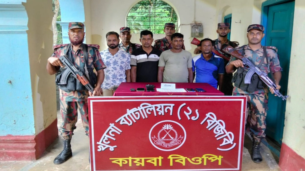 শার্শায় ইউপি সদস্যসহ ৪ জন আটক,ইয়াবা ও মোবাইল উদ্ধার