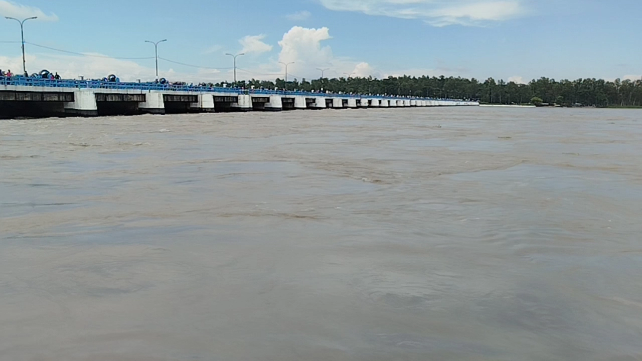তিস্তার পানি বিপৎসীমার কাছাকাছি, আতঙ্কে তীরবর্তী মানুষ