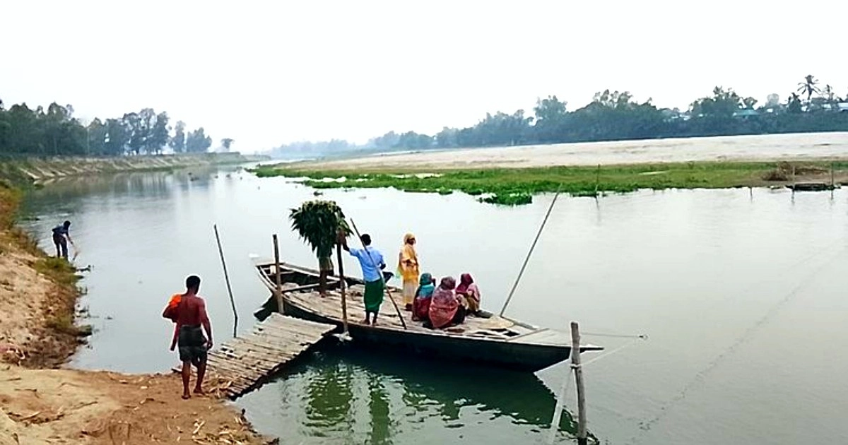 একটি সেতুর অভাবে মানুষের চরম দুর্ভোগ