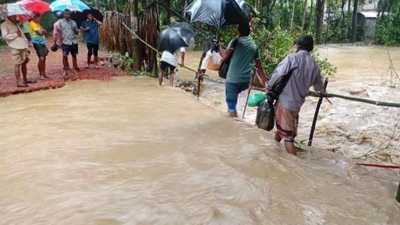 চট্টগ্রামে পানিবন্দি সাড়ে ৪ লাখ মানুষ, সবচেয়ে বিপর্যস্ত সাতকানিয়া