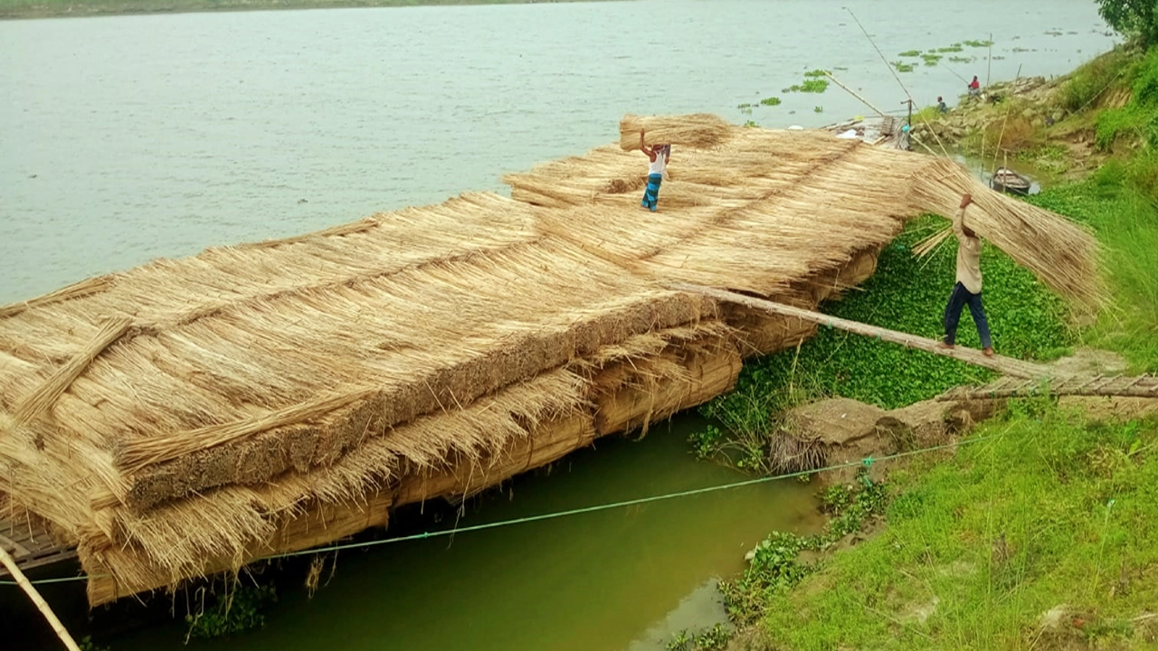 মহম্মদপুরের পাটকাঠি যাচ্ছে নারায়ণগঞ্জ ও বরিশালে