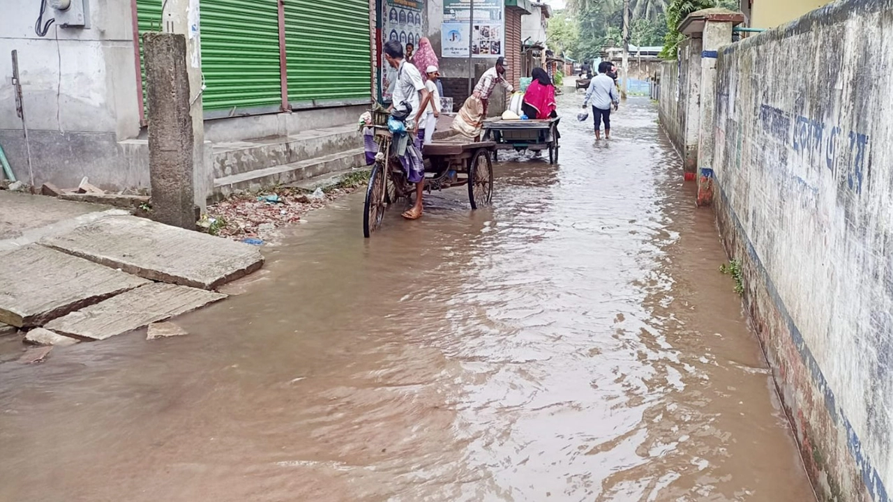 মোরেলগঞ্জে ৬ দিনের ভারী বর্ষণে জলাবদ্ধতা, প্লাবিত ২৫ গ্রাম