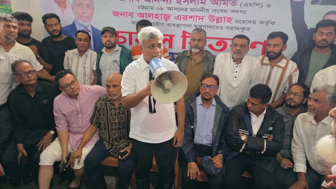 চট্টগ্রামে জলাবদ্ধতা: পানিবন্দিদের পাশে প্রতিমন্ত্রী অমিত