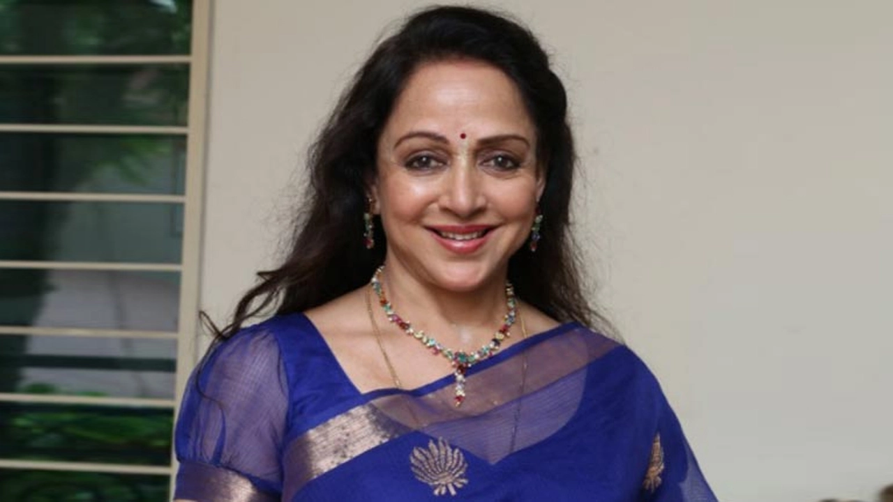 বলিউডের কিংবদন্তি অভিনেত্রী হেমা মালিনী
