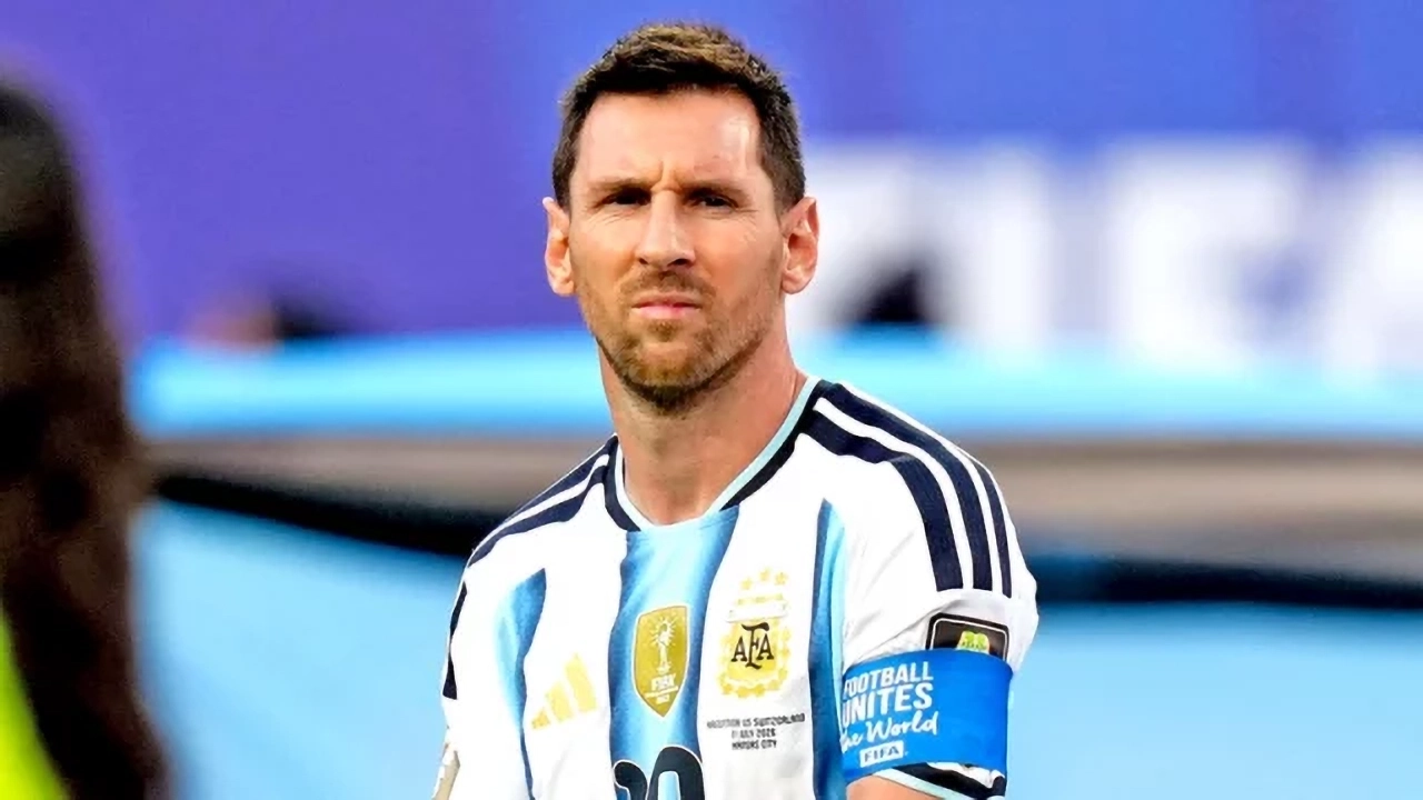 ইংল্যান্ডকে ‘পরাশক্তি’ বললেন মেসি