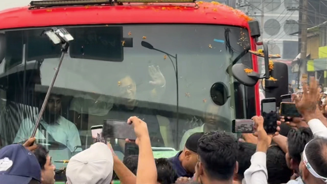 বরিশালে পৌঁছেছেন প্রধানমন্ত্রী তারেক রহমান