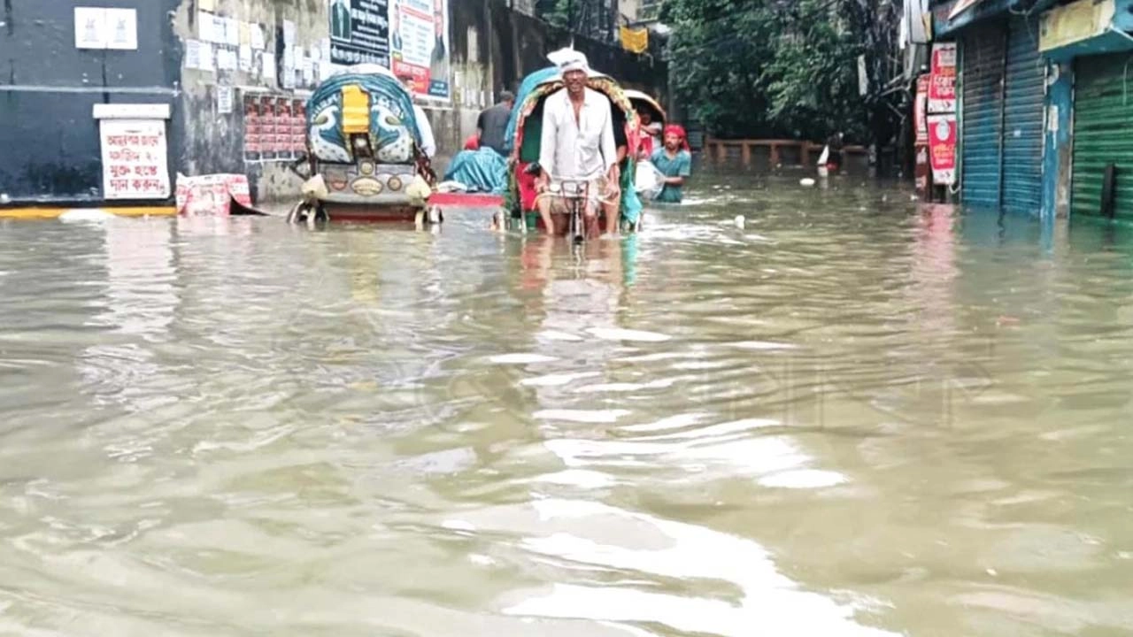 অর্থনৈতিক সংকটের ওপর বন্যার নতুন আঘাত