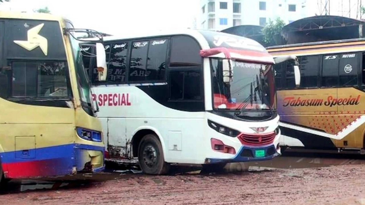 রাজশাহীতে শ্রমিক বিরোধে লোকাল বাস চলাচল বন্ধ