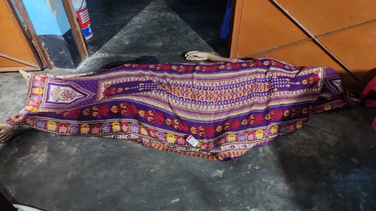 চাঁদপুরে গভীর রাতে ডাকাতি: গৃহবধূ নিহত, আহত আরেক নারী