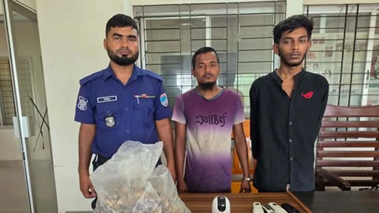যশোরে সেলুনে চুরির ঘটনায় দুইজন আটক, উদ্ধার চোরাই মালামাল