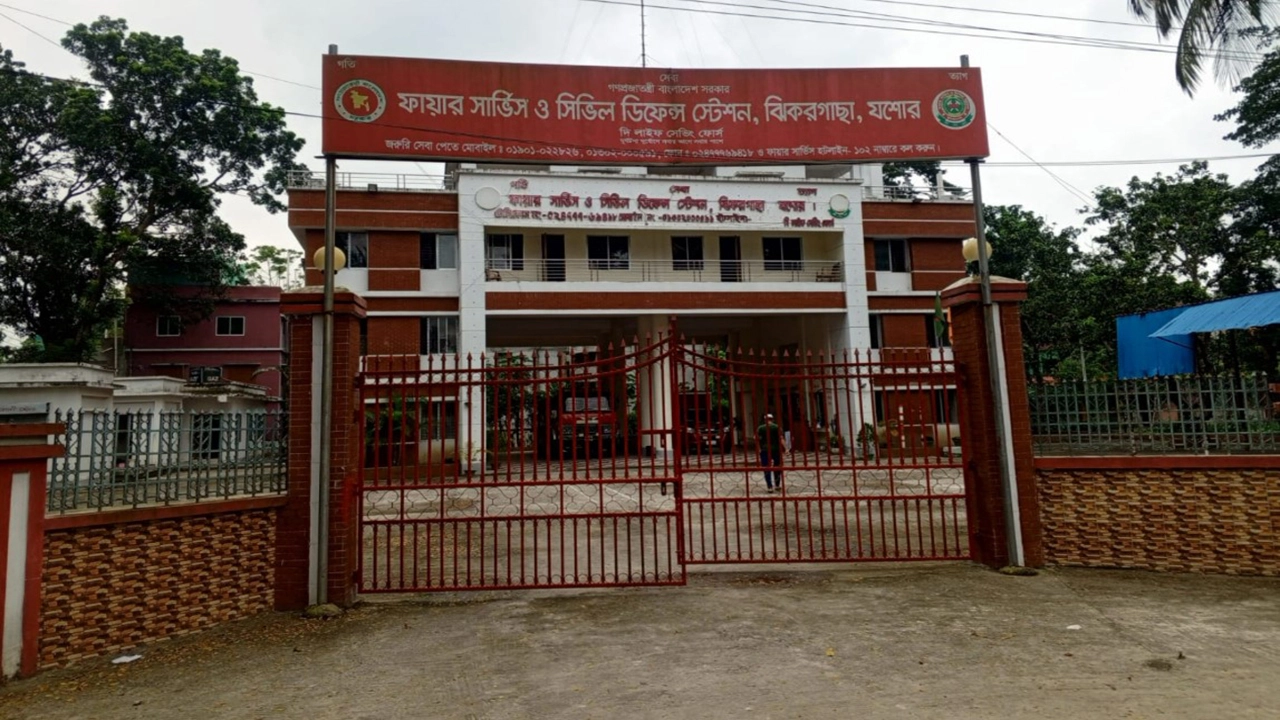ঝিকরগাছা ফায়ার স্টেশনের অ্যাম্বুলেন্স স্থানান্তরে ক্ষোভ, দ্রুত ফিরিয়ে আনার দাবি