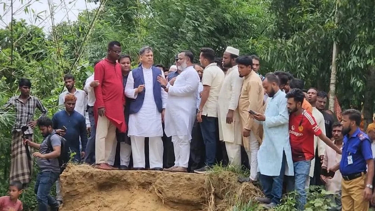 বন্যাদুর্গতদের পাশে সরকার, পুনর্বাসনের আশ্বাস দিলেন স্বরাষ্ট্রমন্ত্রীর