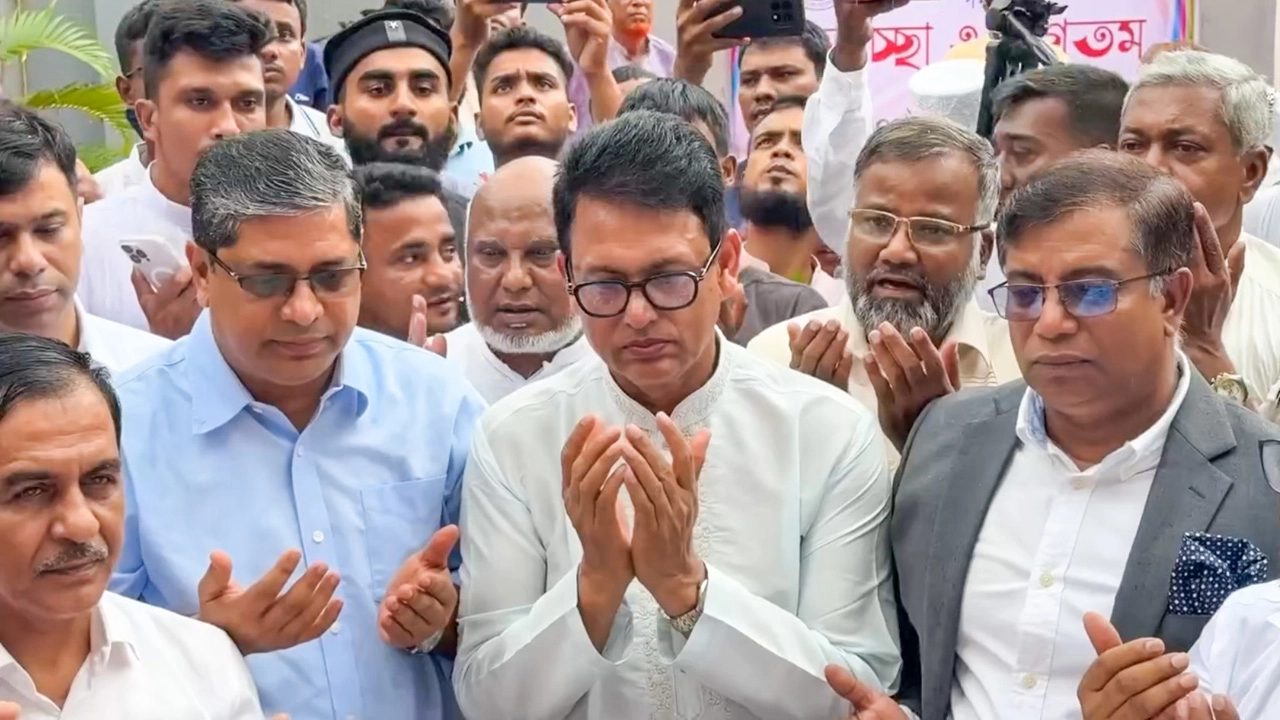 বর্ণাঢ্য আয়োজনে নওগাঁ বিশ্ববিদ্যালয়ের শিক্ষা কার্যক্রমের উদ্বোধন