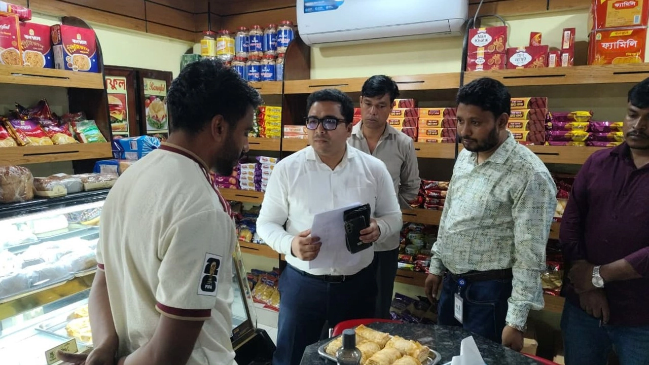 মণিরামপুরে বনফুল অ্যান্ড কোংকে ৫০ হাজার টাকা জরিমানা