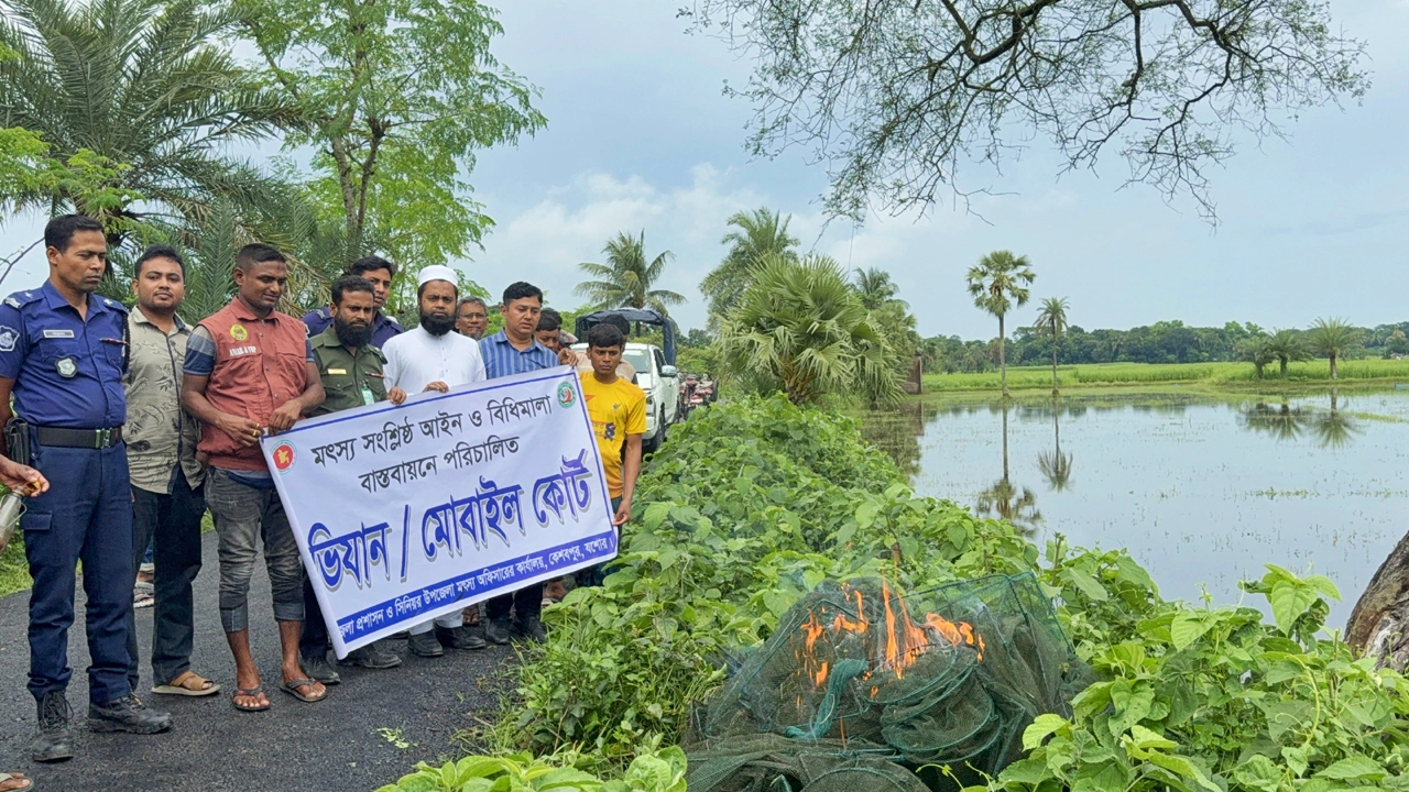 কেশবপুরে বিপুল পরিমাণ অবৈধ চায়না দুয়ারী জাল ধ্বংস