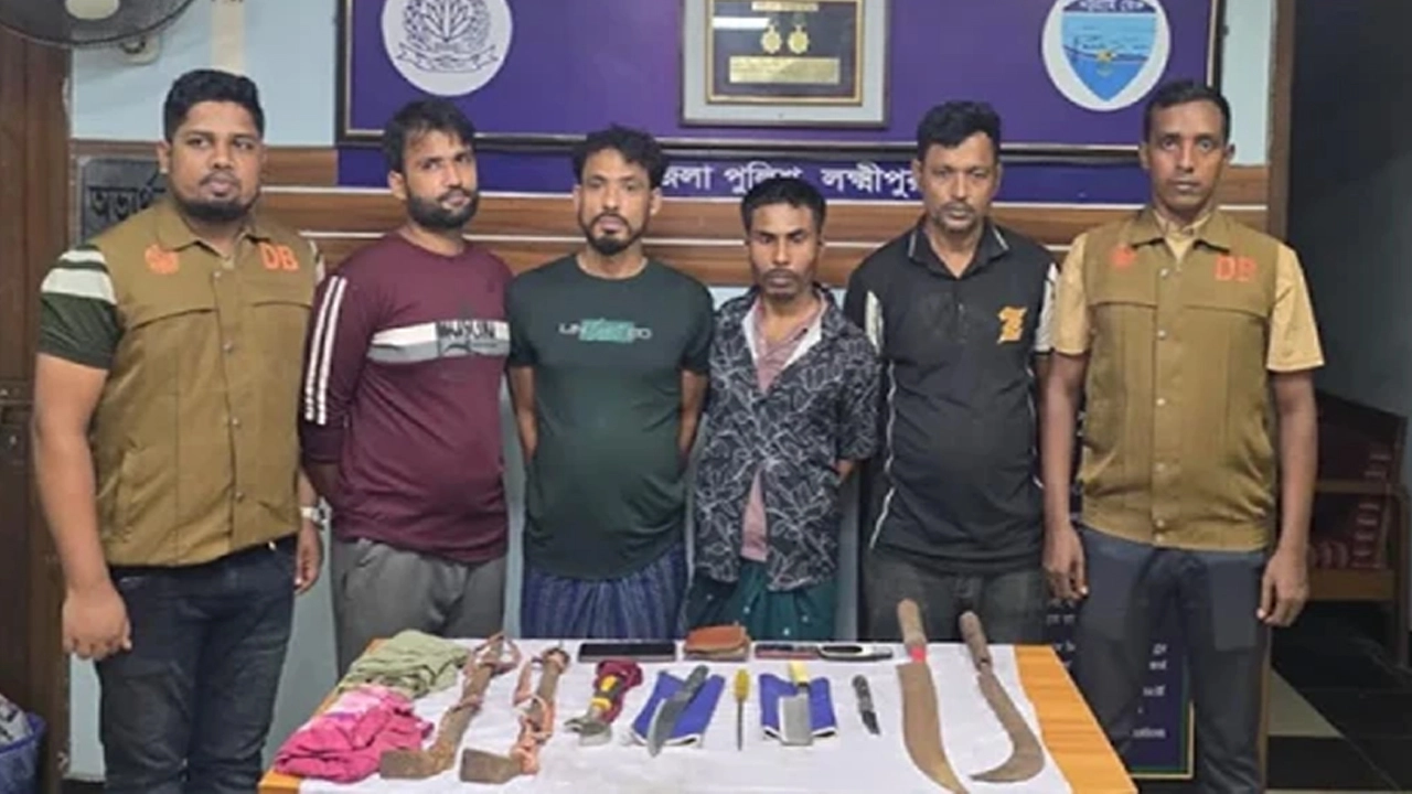 লক্ষ্মীপুরে অস্ত্রসহ আন্তঃজেলা ডাকাত দলের ৪ সদস্য আটক