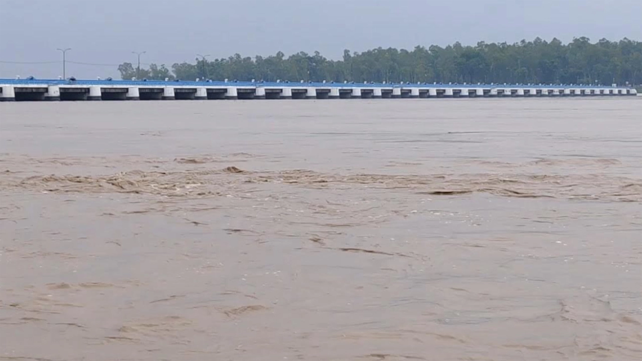 তিস্তার পানি বিপৎসীমার ১ সেন্টিমিটার নিচে, নিম্নাঞ্চলে বন্যার শঙ্কা