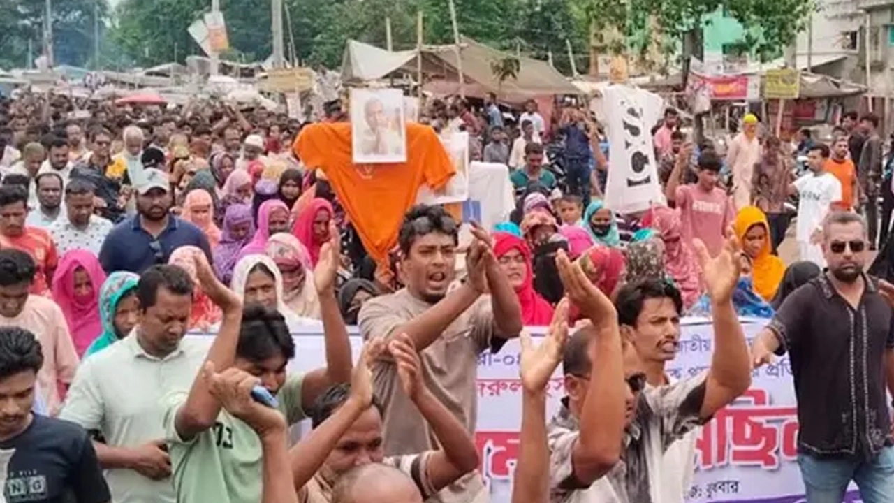 গাজী নজরুল ইসলামের বিরুদ্ধে শ্যামনগরে বিক্ষোভ
