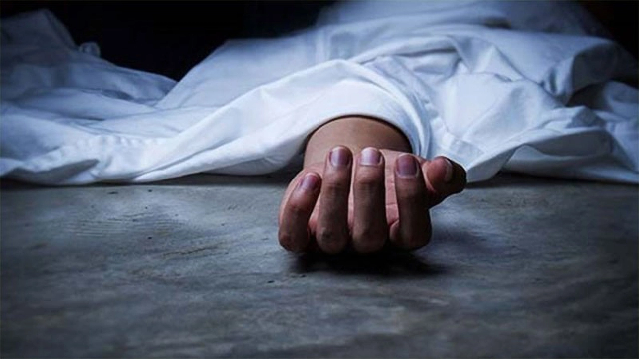 খুলনায় পরিত্যক্ত ঘরে যুবকের গলাকাটা মরদেহ উদ্ধার 