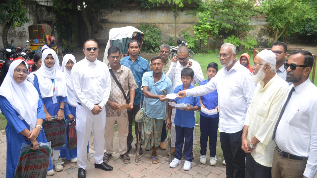 জিএসকেএস’র উদ্যোগে একশ’ শিক্ষার্থীকে শিক্ষা উপকরণ প্রদান