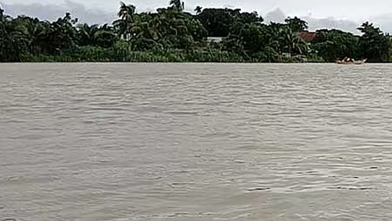 বিপৎসীমার ওপরে তিন নদীর পানি, কয়েক জেলায় বন্যার শঙ্কা