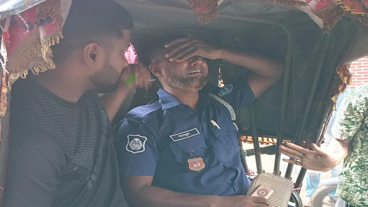 দুর্ঘটনাস্থলে স্তব্ধ বাবা: উদ্ধার হলো নিজেরই ছেলের নিথর দেহ