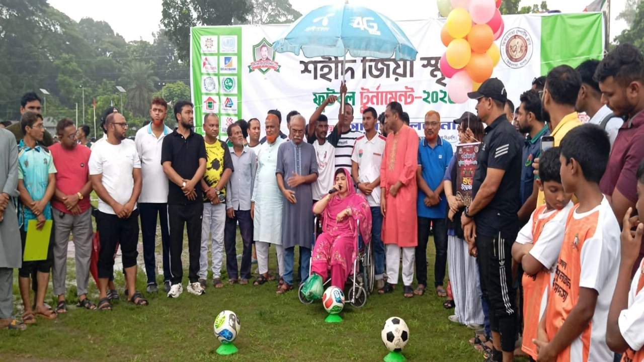 ঝিকরগাছায় শহীদ জিয়া স্মৃতি ফুটবল টুর্নামেন্টের উদ্বোধন, টাইব্রেকারে বাঁকড়া ইউনিয়নের জয়