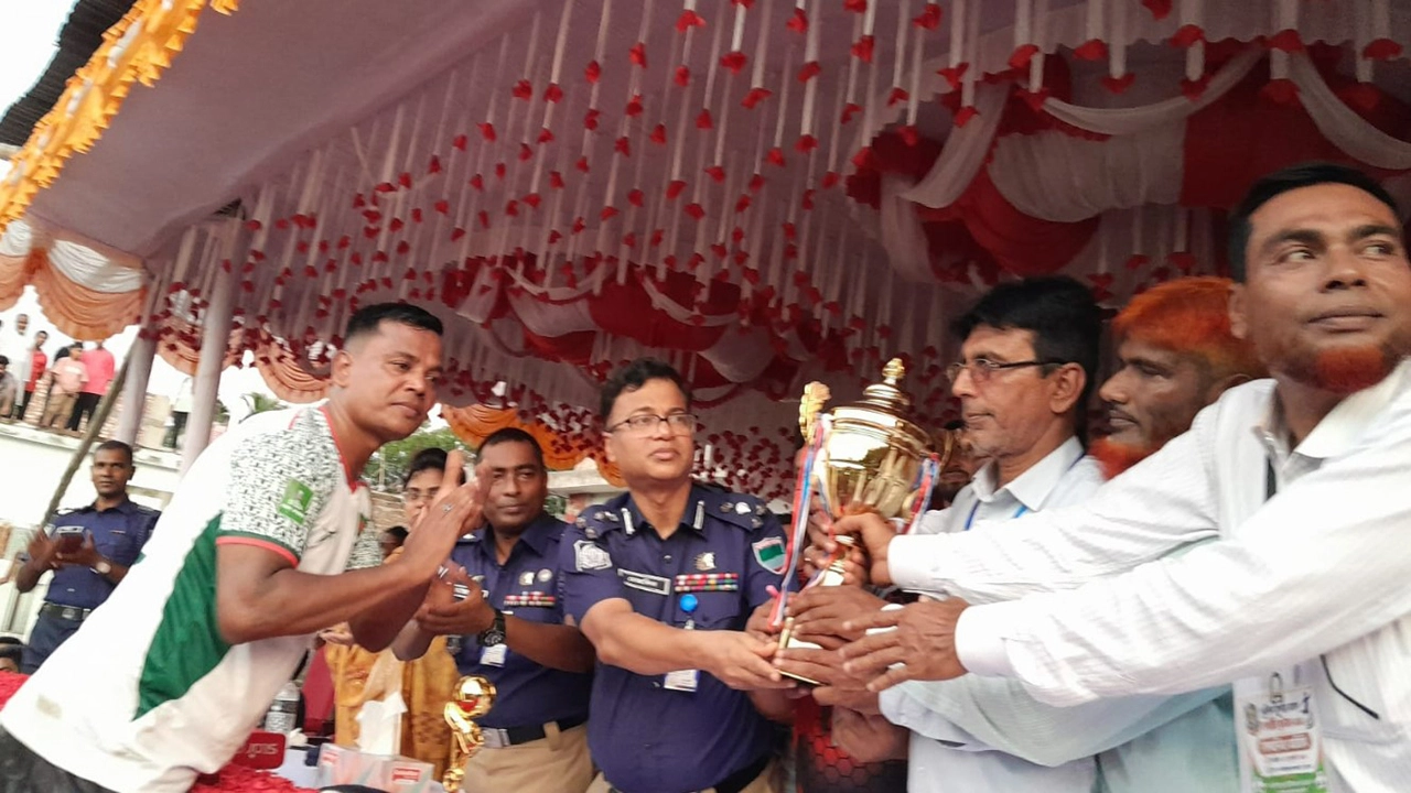 মাগুরায় পুলিশ সুপার কাপ সম্প্রীতি ফুটবল ম্যাচে শত্রুজিতপুরের জয়