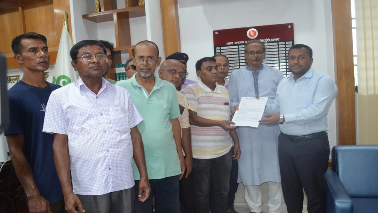 ভবদহের জলাবদ্ধতা নিরসনে চার দফা দাবিতে স্মারকলিপি, ডিসি অফিস ঘেরাওয়ের হুঁশিয়ারি