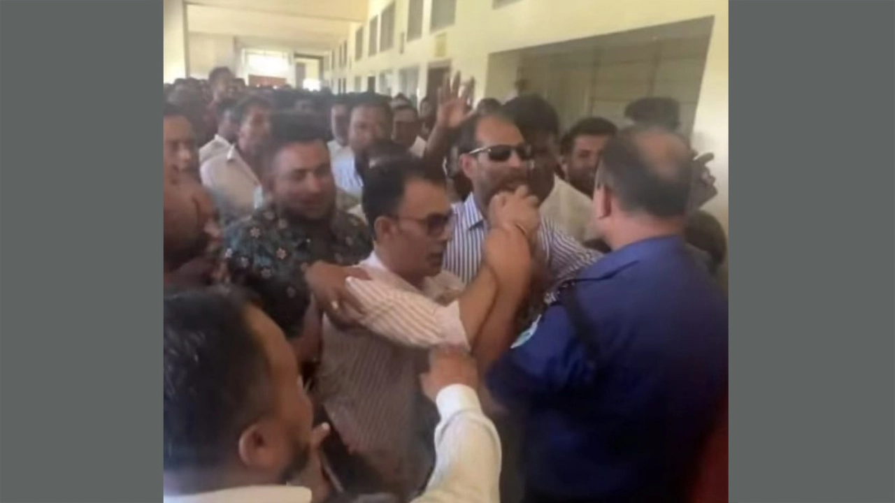 কৃষকলীগ নেতার জামিন নামঞ্জুর, বিচারালয় ভবনেই 'জয় বাংলা' স্লোগান