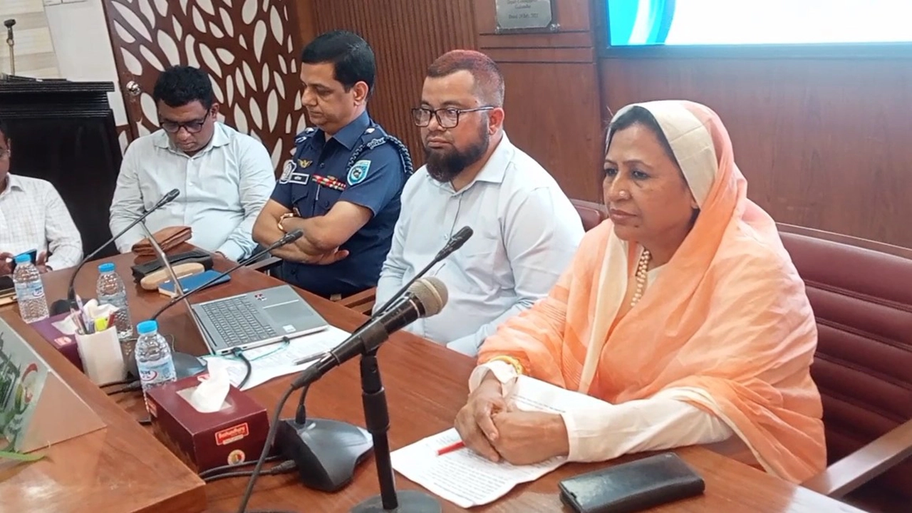 গাইবান্ধায় সংরক্ষিত মহিলা আসনের এমপির সঙ্গে জেলা প্রশাসনের কর্মকর্তাদের মতবিনিময়