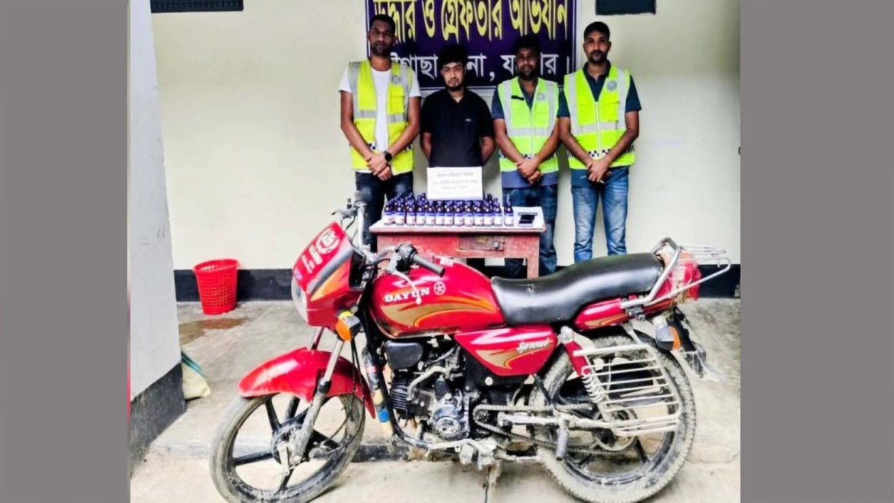 চৌগাছায় ইস্কাফ সিরাপসহ মাদক কারবারি আটক